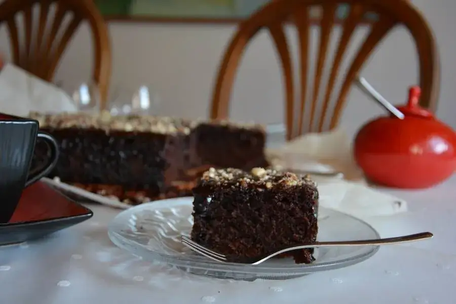 Jak uratować suche ciasto czekoladowe i przywrócić mu wilgotność