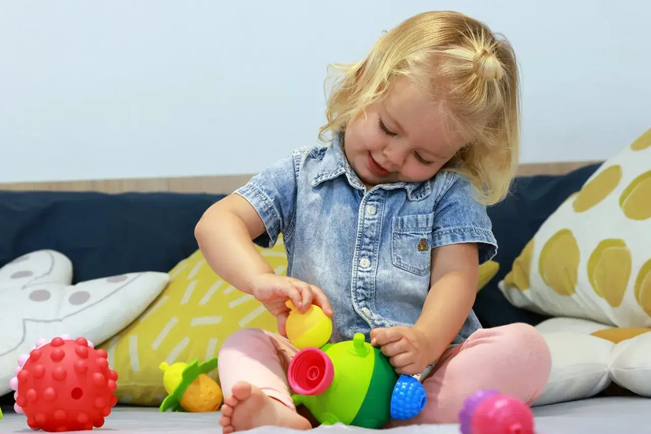 Zabawki sensoryczne dla 2-latka: Mózg dziecka pokocha te zabawy