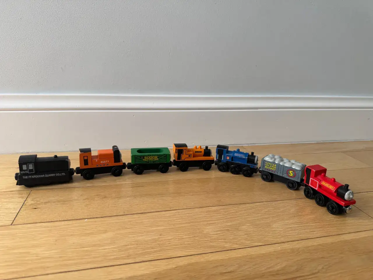 Tomek i Przyjaciele: Plastik, metal, drewno? Wybierz mądrze!