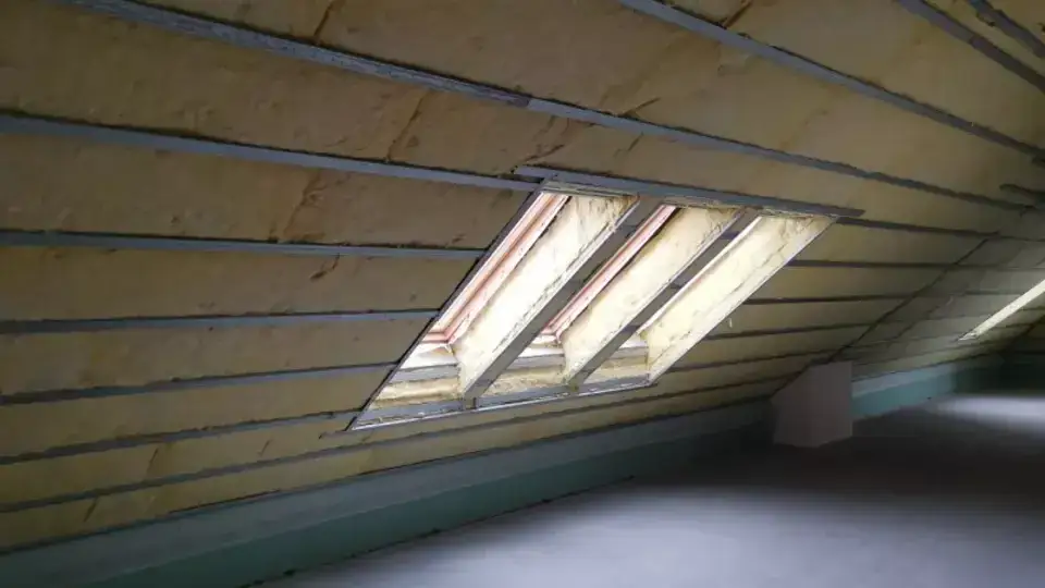 Jak ocieplić poddasze i uniknąć wysokich kosztów ogrzewania