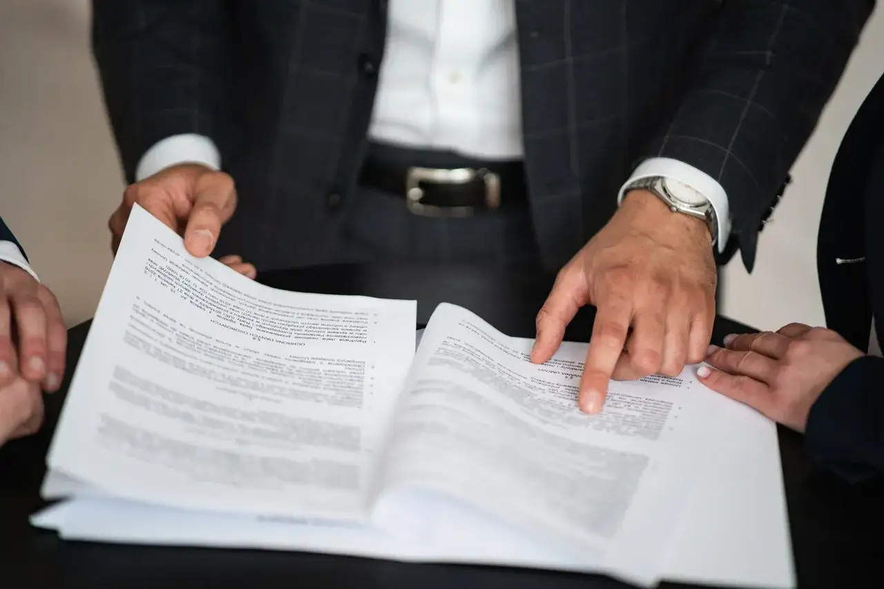 Sprzedaż mieszkania: Dokumenty, koszty, formalności. Twój poradnik.