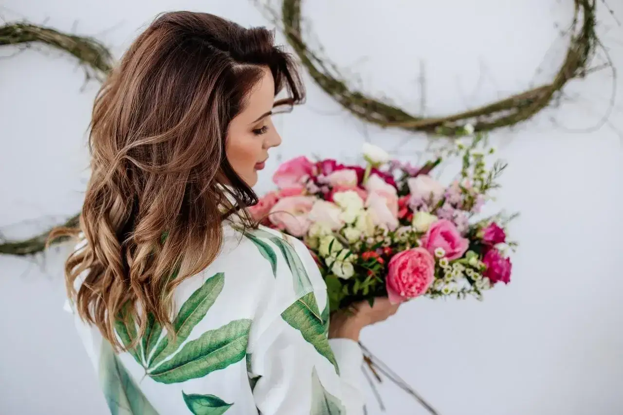 Znaczenie kolorów kwiatów: Jak dobierać bukiety bez gaf?