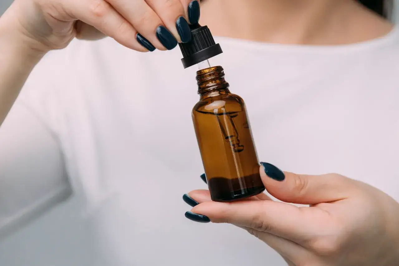 Czym się różni serum od kremu? Przewodnik po idealnej pielęgnacji