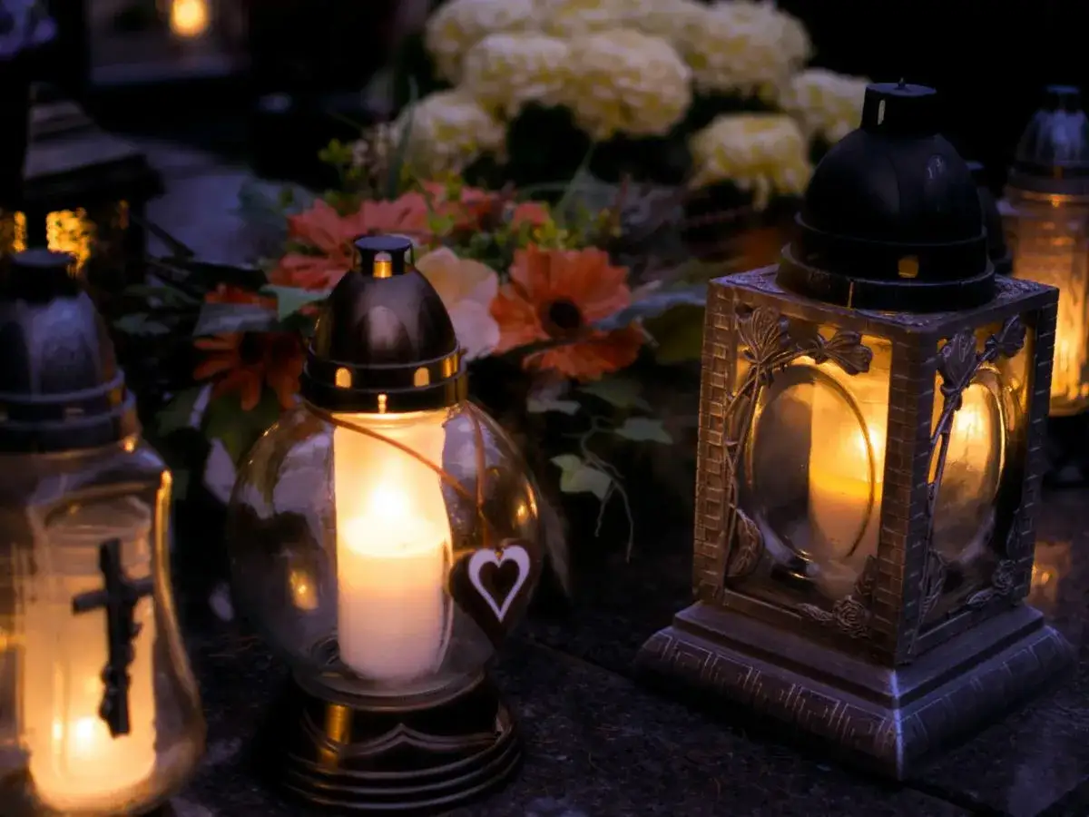 Gdzie kupić znicz? Jaki wybrać? Ceny, trendy i porady eksperta.