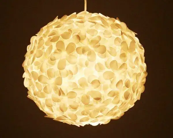 Jak samemu zrobić żyrandol i stworzyć unikalny element dekoracyjny