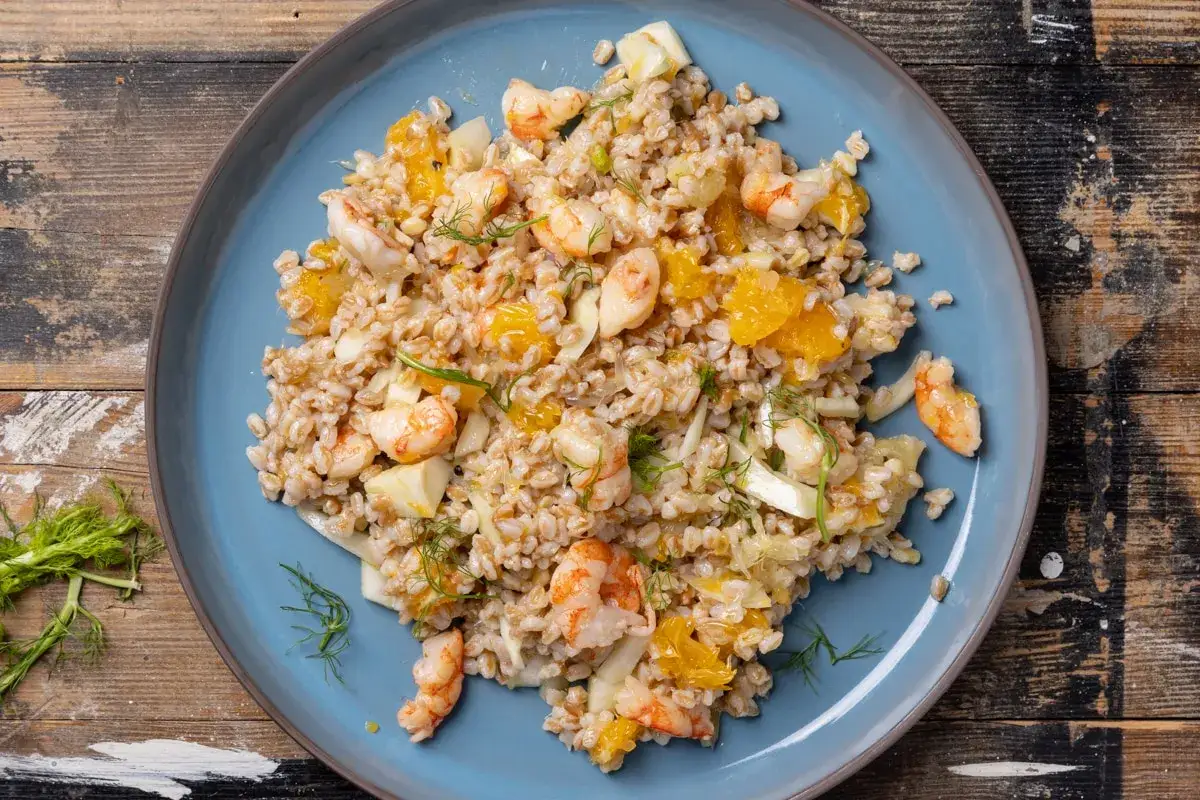 Insalata di farro: la prepari così ed è perfetta per ogni stagione