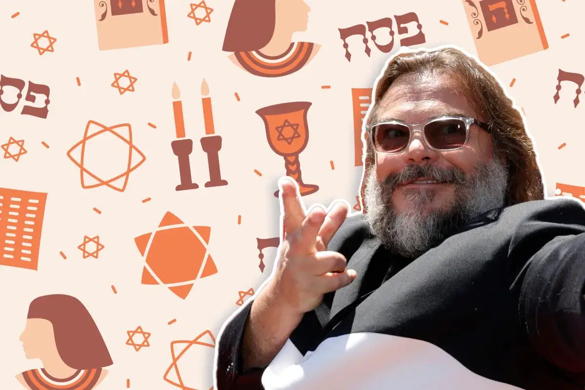 Jack Black z gestem "rock on" na tle symboli żydowskich. Czy Jack Black ma polskie korzenie?