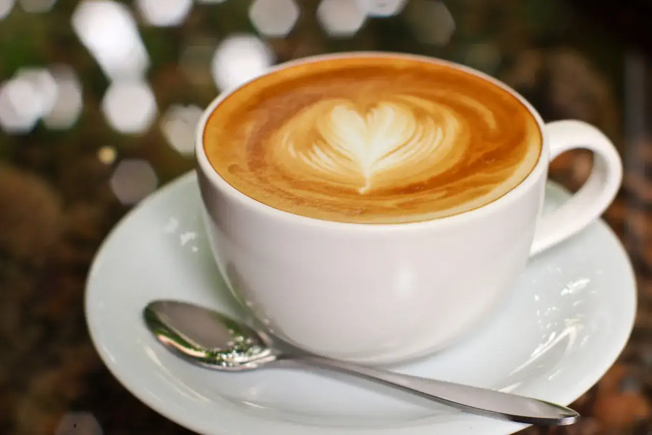 Espresso macchiato: przepis na idealną kawę. Bez ekspresu też!