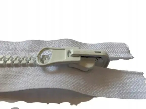 Jak naprawić zepsuty zamek w tunelu foliowym bez kosztownej wymiany