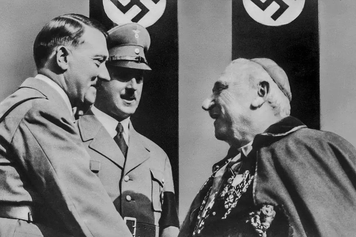 W którym roku Hitler został kanclerzem? Kluczowe fakty i kontekst