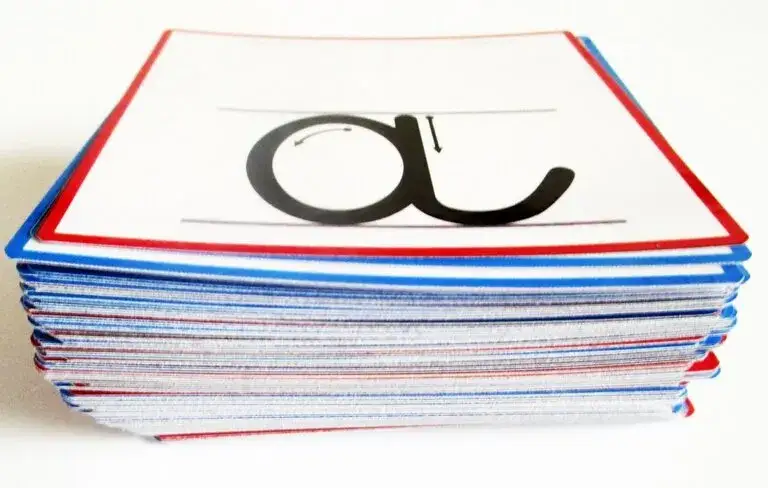 Pisanie drukowanymi literami co to znaczy? Odkryj jego znaczenie i zastosowanie