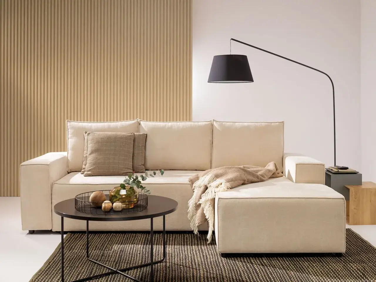 Jak dobrać dywan do szarej kanapy i brązowych mebli? Pełen poradnik