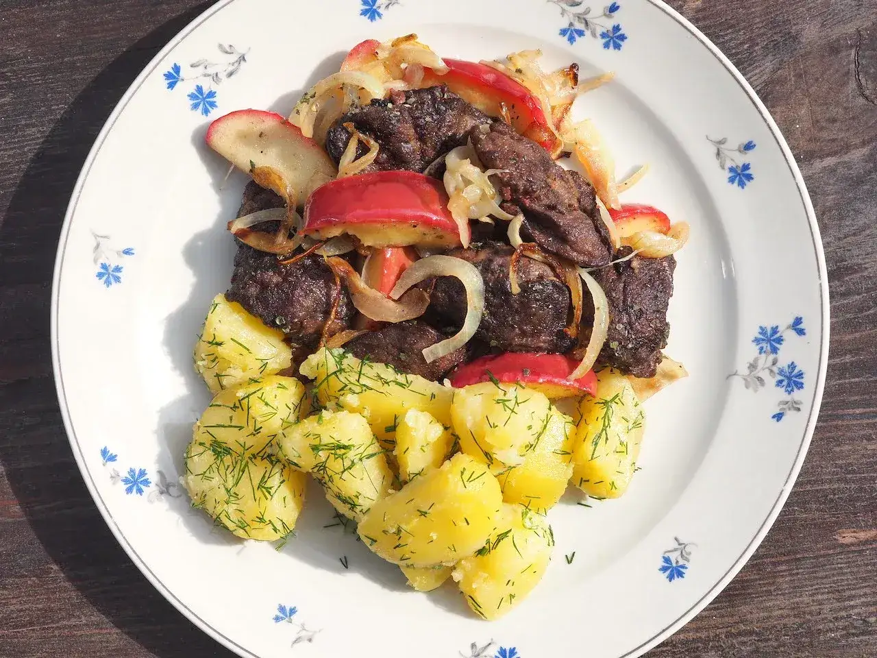 Jak smażyć wątróbkę drobiową, aby była soczysta i smaczna