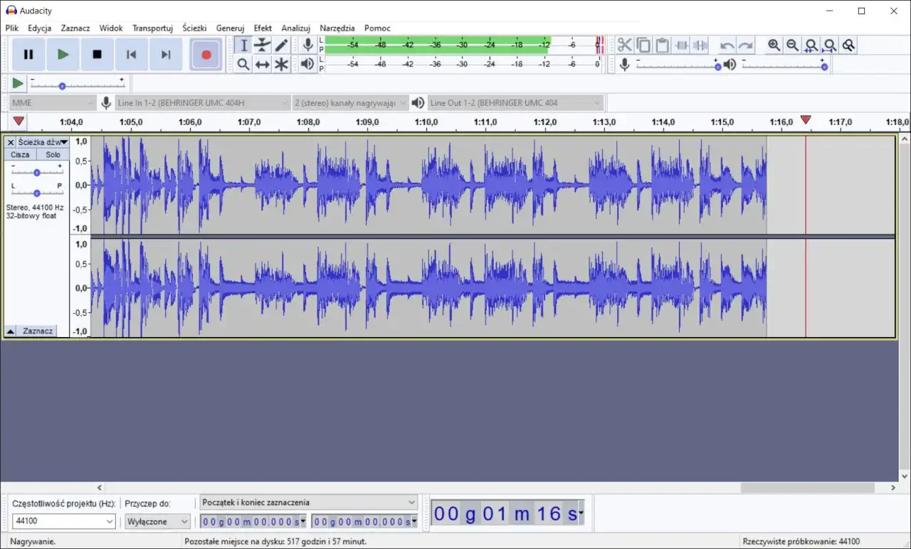 Audacity - program do nagrywania dźwięku, pokazuje dwie ścieżki audio z falami dźwiękowymi.