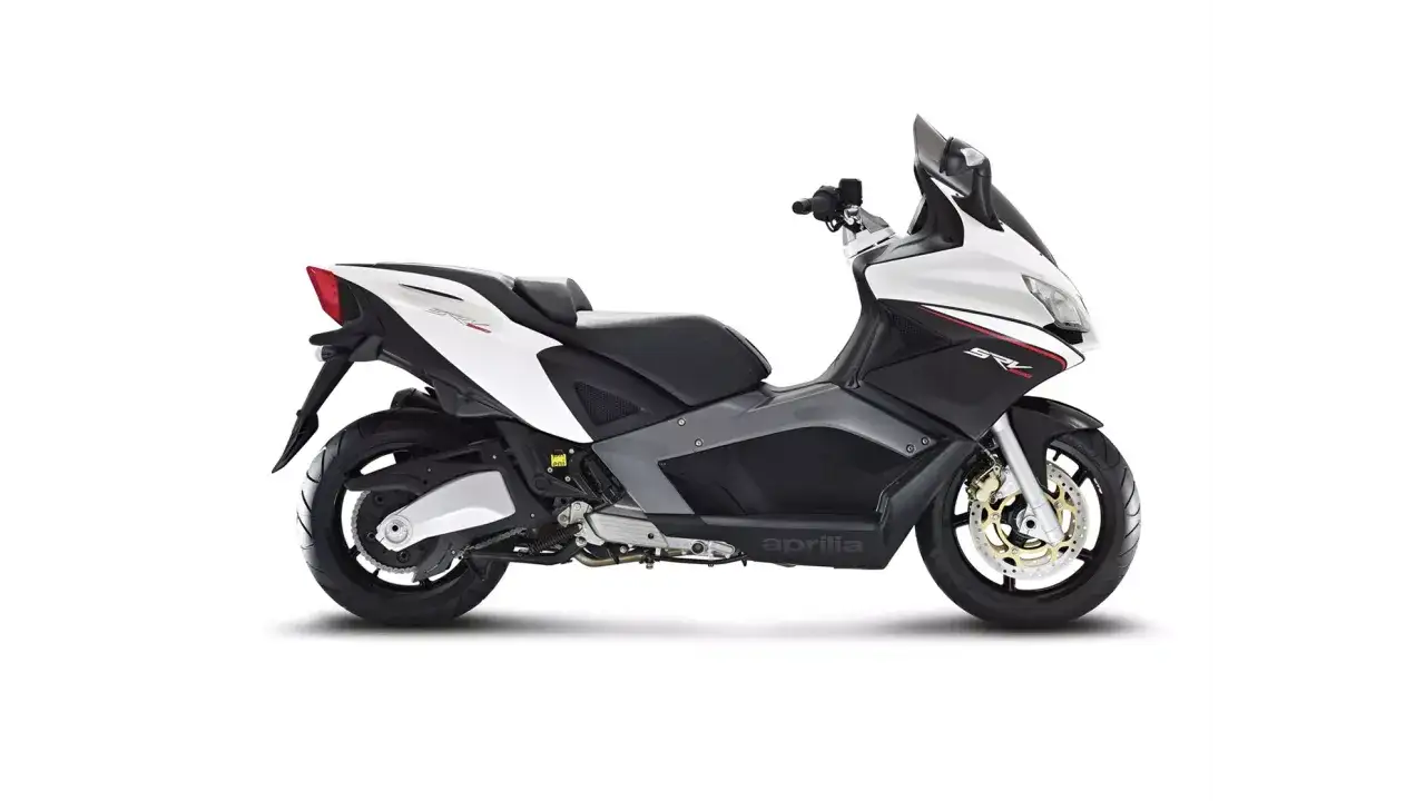 Sportowy skuter Aprilia SRV 850 w białym i czarnym malowaniu. Sprawdź aprilia srv 850 dane techniczne.