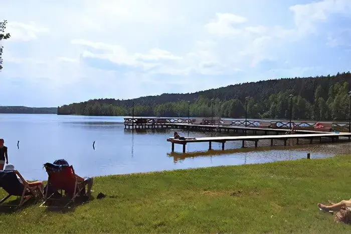 Jezioro Dąbrowskie na Pomorzu: wszystko co musisz wiedzieć o wypoczynku