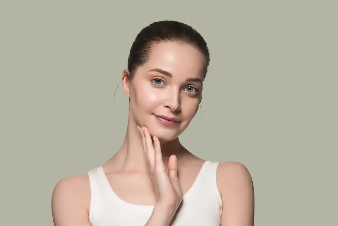 Mgiełka rozświetlająca: Ranking, wybór i efekt glass skin