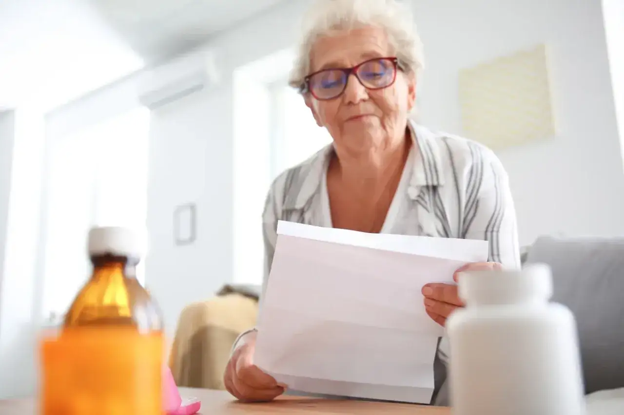 Choroba przed emeryturą: Ile można chorować i jak to wpływa na świadczenia?