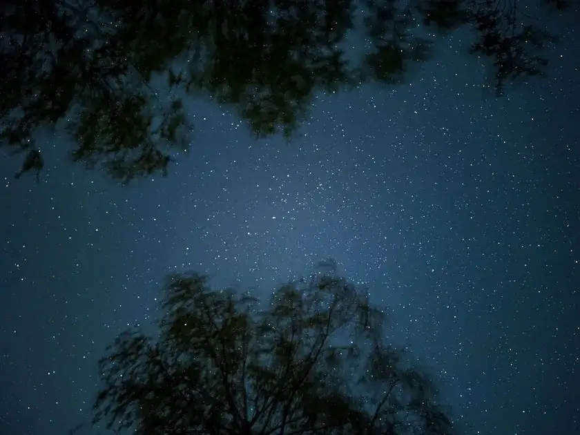 Jak zrobić zdjęcia gwiazd krok po kroku: poradnik fotografii nocnej