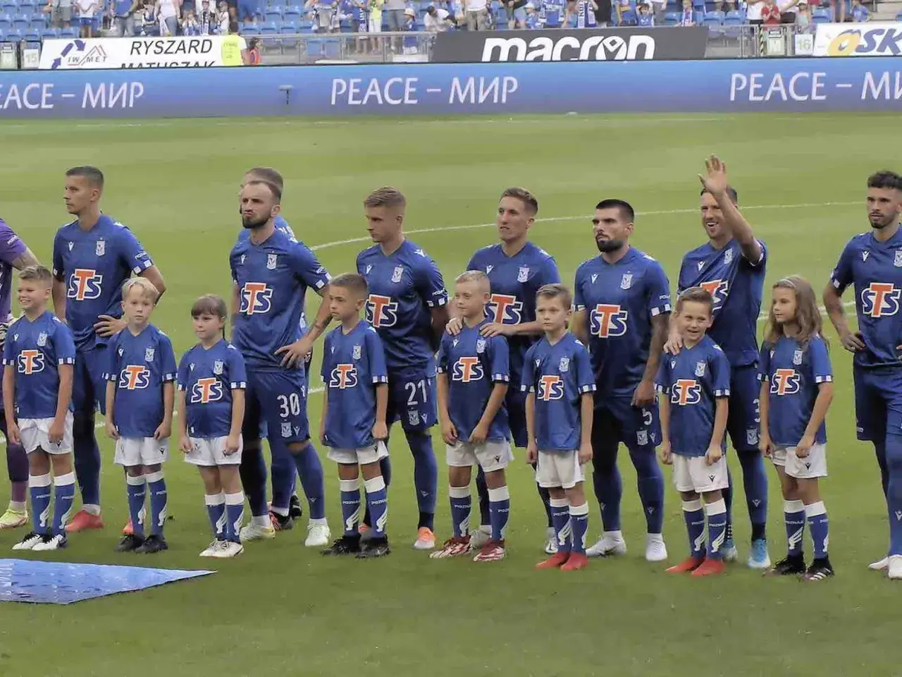 Zarobki piłkarzy Lecha Poznań: szokujące pensje w polskiej lidze