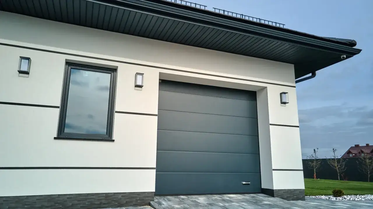 Ile kosztuje montaż bramy garażowej? Poznaj ukryte wydatki i ceny