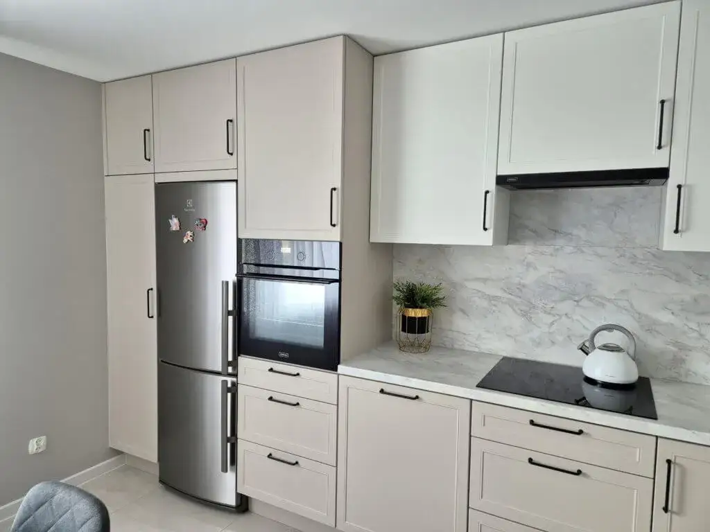 Na jakiej wysokości blat kuchenny? Sprawdź, by uniknąć bólu pleców