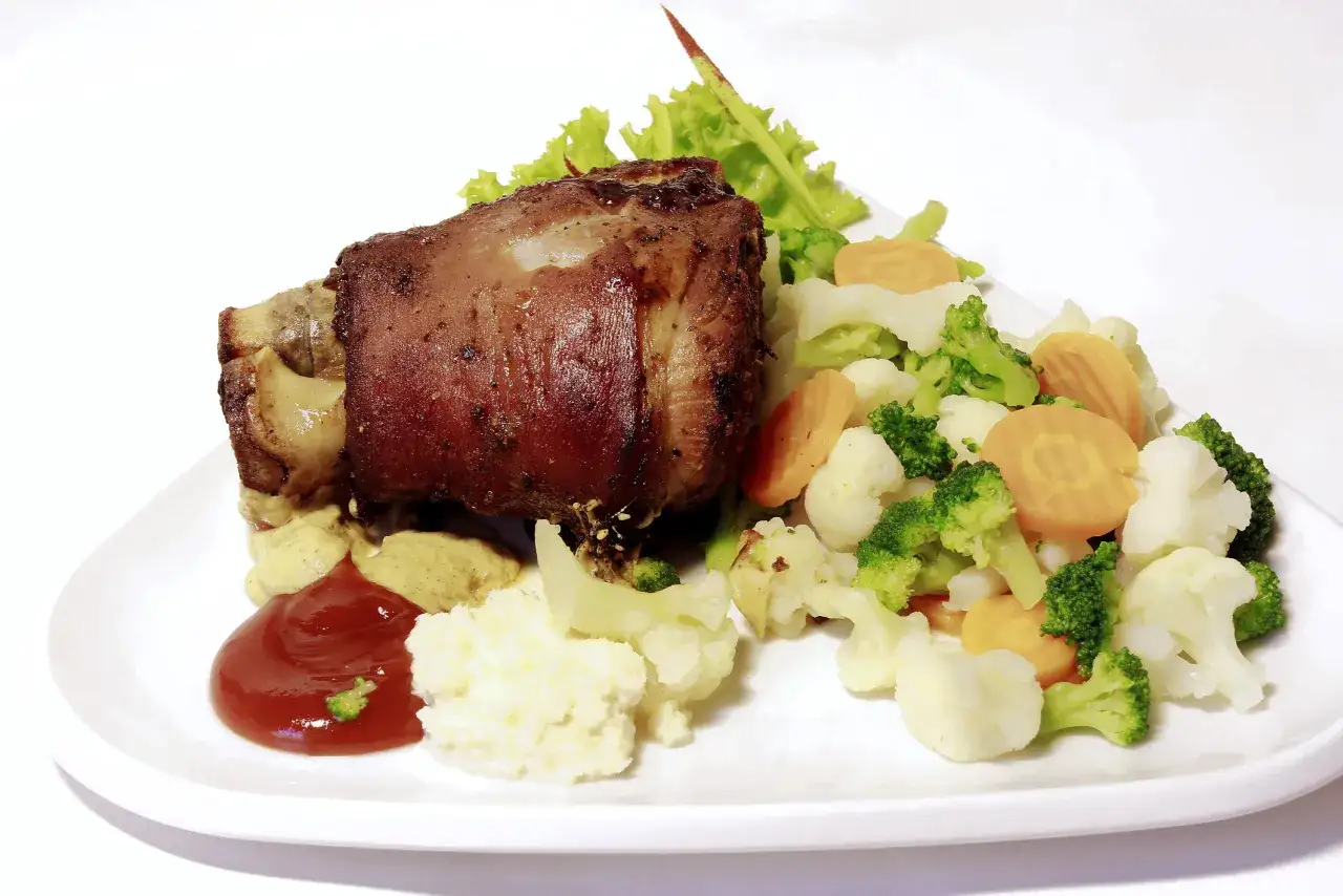 Gdzie zjeść golonkę? Najlepsze restauracje w Polsce, które musisz odwiedzić