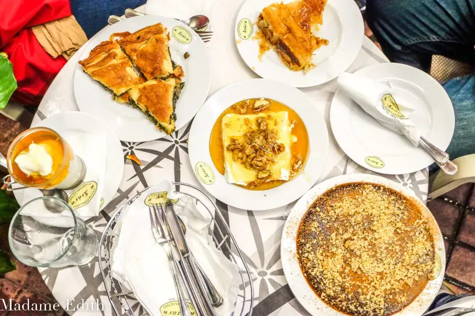 Ateny: Gdzie zjeść jak Grek? Unikaj pułapek!