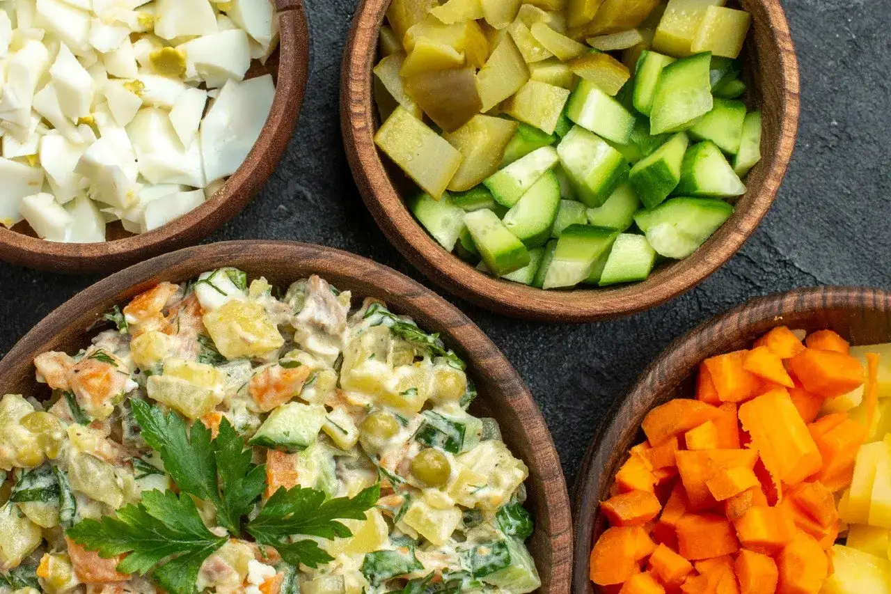 Jak gotować warzywa na sałatkę? Sekret idealnej konsystencji!