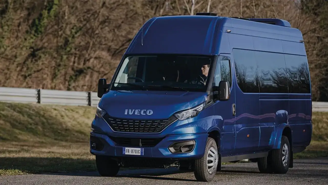 Ile za km bus 20 osobowy – poznaj ukryte koszty wynajmu