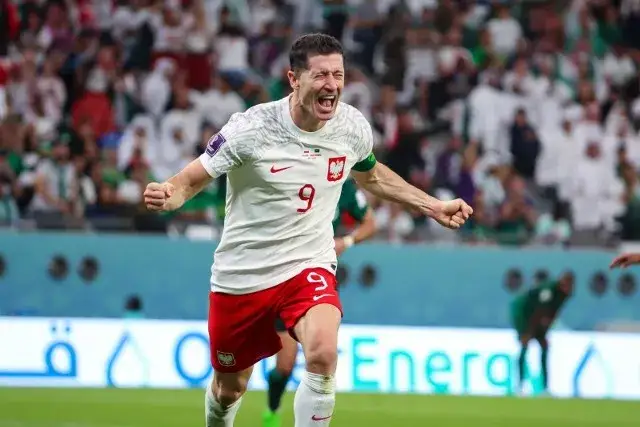 Ile zarabia Lewandowski tygodniowo? Zaskakujące kwoty i fakty