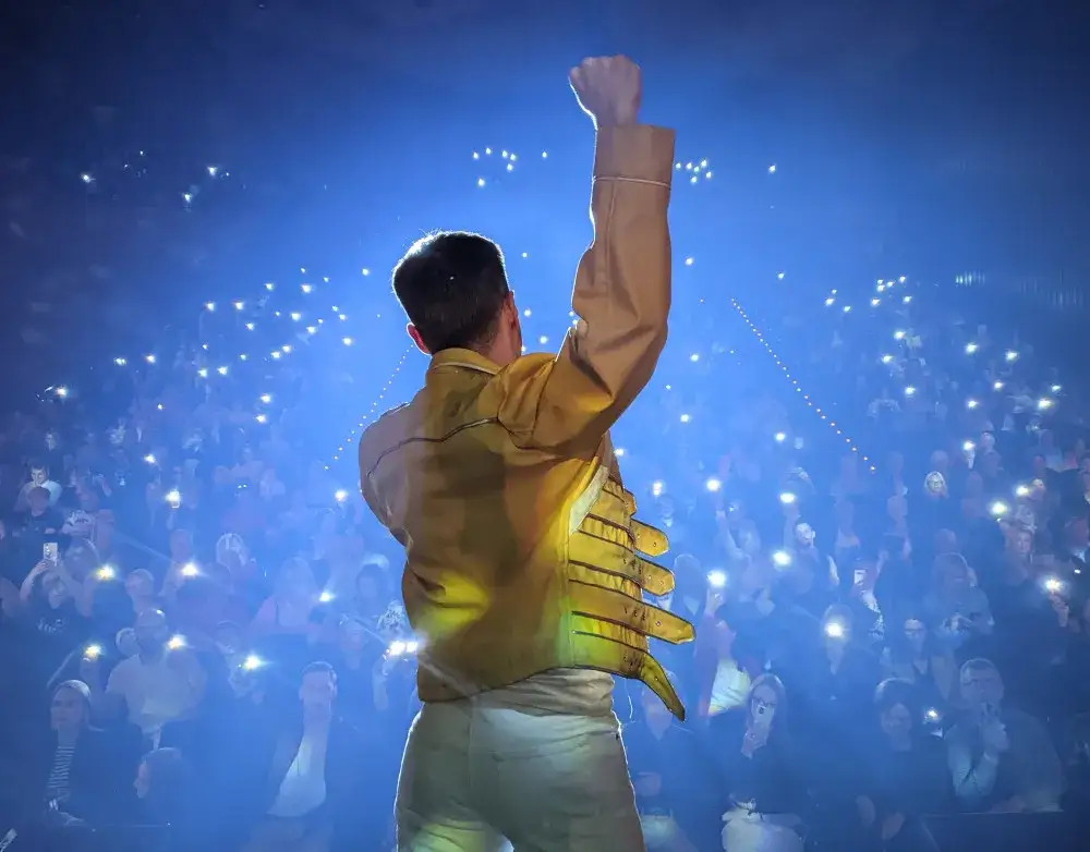 Ile trwa koncert Queen Symfonicznie? Poznaj szczegóły występu!