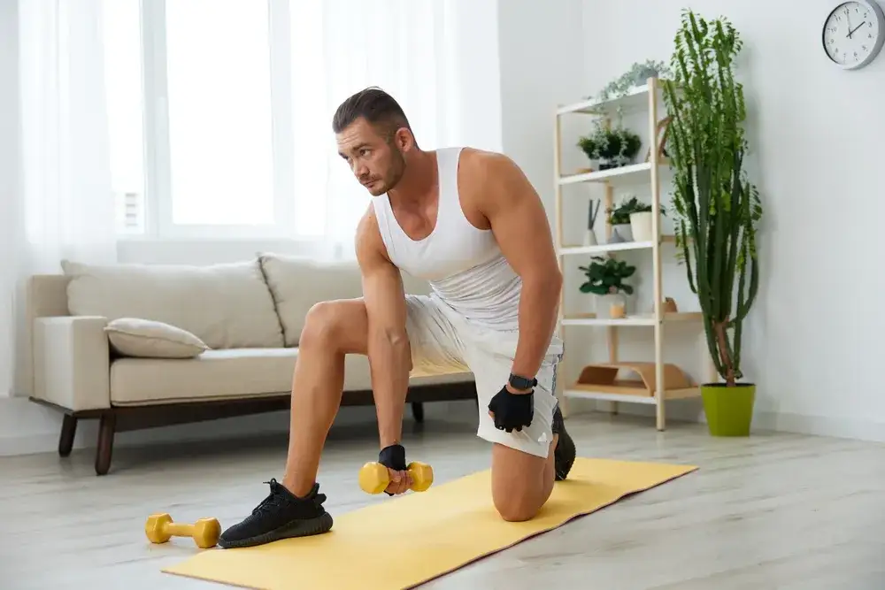 Jak ćwiczyć w domu: proste sposoby na efektywny trening bez sprzętu