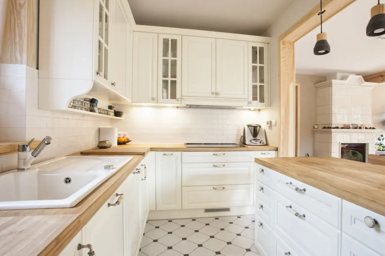 Jakie kafelki do białej kuchni? 7 sprawdzonych propozycji