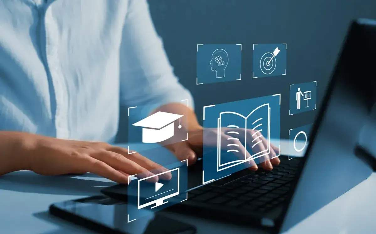 Nauczanie zdalne w Polsce: Kiedy się zaczęło i jak się zmieniało?