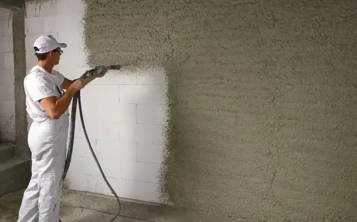 Jaki cement do tynków wewnętrznych? Wybierz najlepszy materiał budowlany