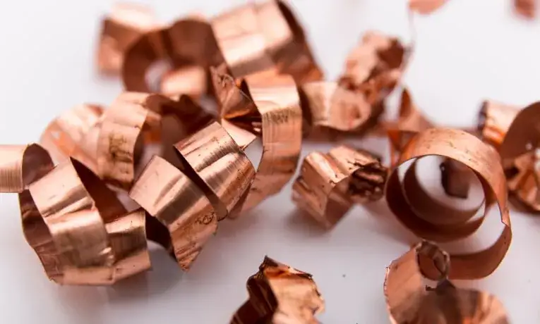 Ile kosztuje miedź na skupie złomu? Sprawdź ceny i różnice regionalne