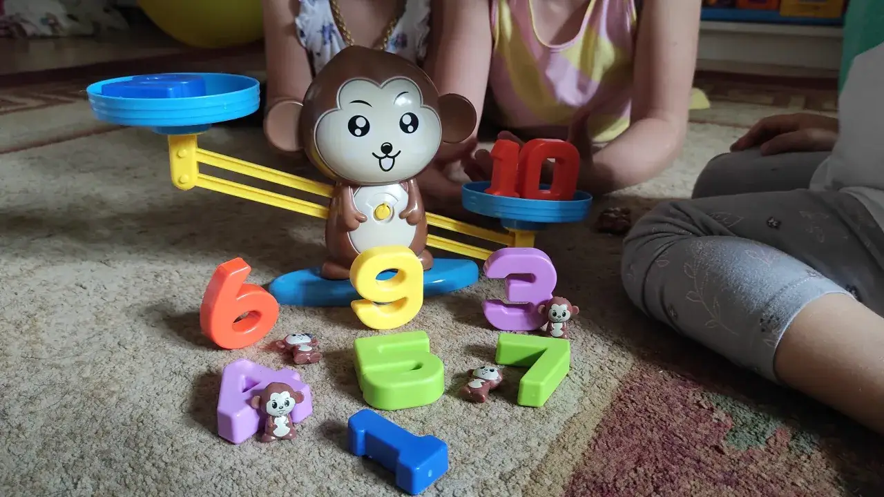 Najlepsze małpki zabawki dla dzieci - sprawdź, co wybrać dla malucha