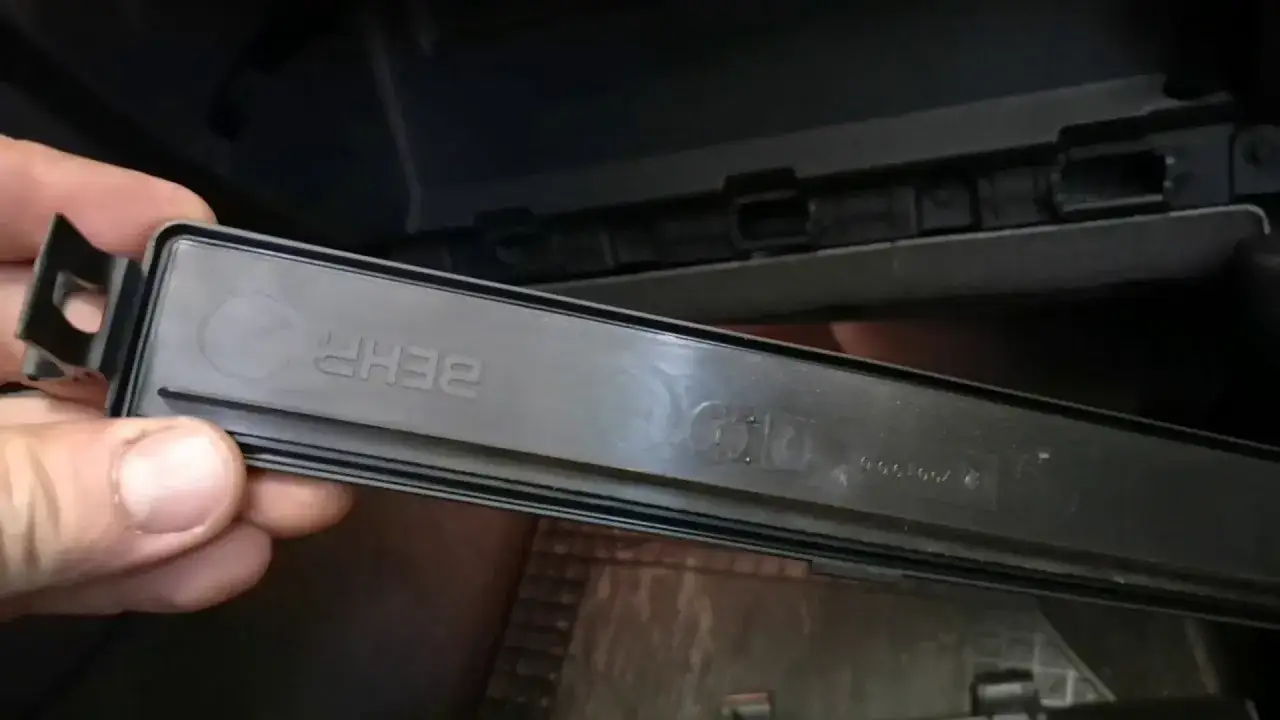 Filtr kabinowy jeep cherokee kj – gdzie go znaleźć i jak dbać o jakość powietrza