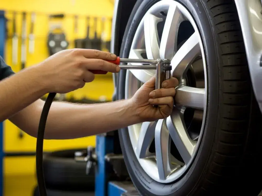 Jak dobrać opony do felg? Praktyczny poradnik krok po kroku