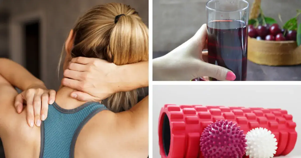 Kobieta masuje obolałą szyję po treningu. Obok szklanka soku z wiśni i wałek do masażu, by złagodzić bardzo bolesne zakwasy.