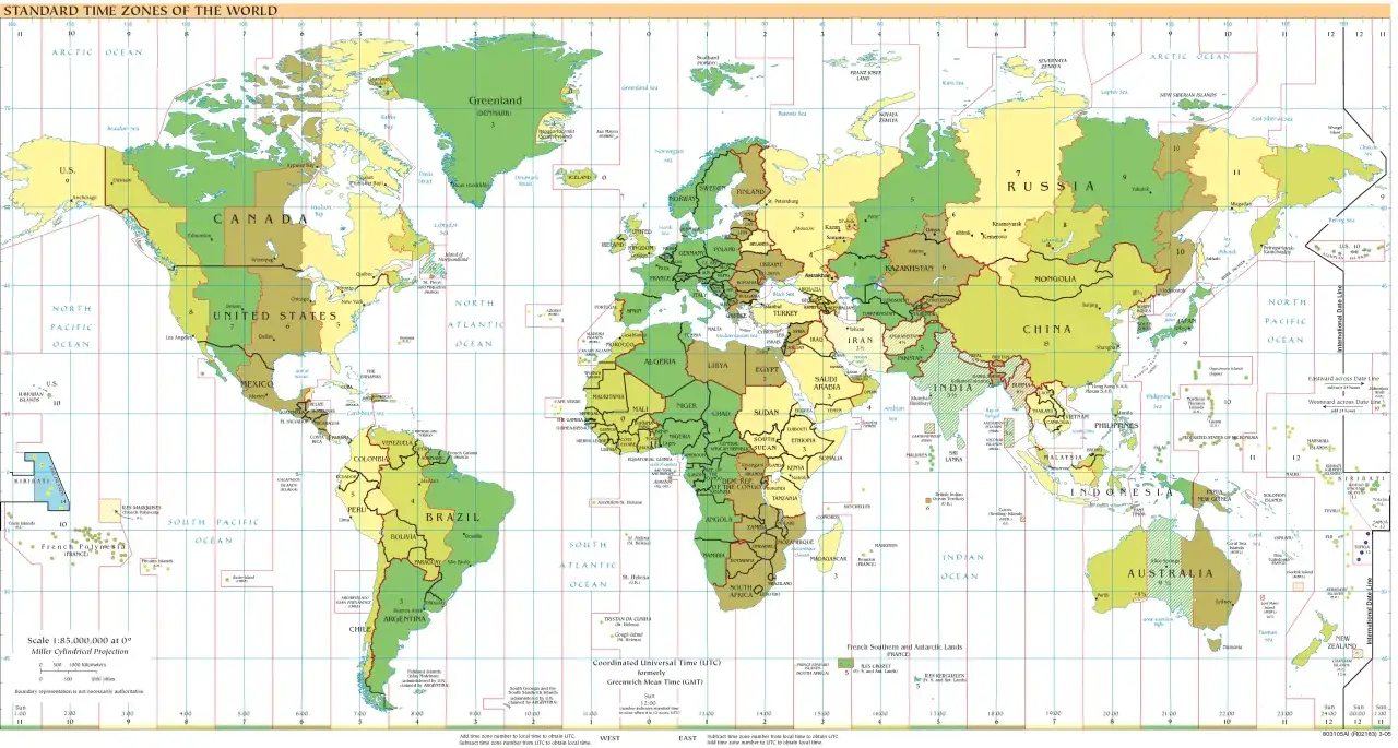 Mapa świata ze strefami czasowymi. Widać USA, Kanadę, Europę, Azję i Australię. Warto sprawdzić, kiedy zmiana czasu w Nowym Jorku.