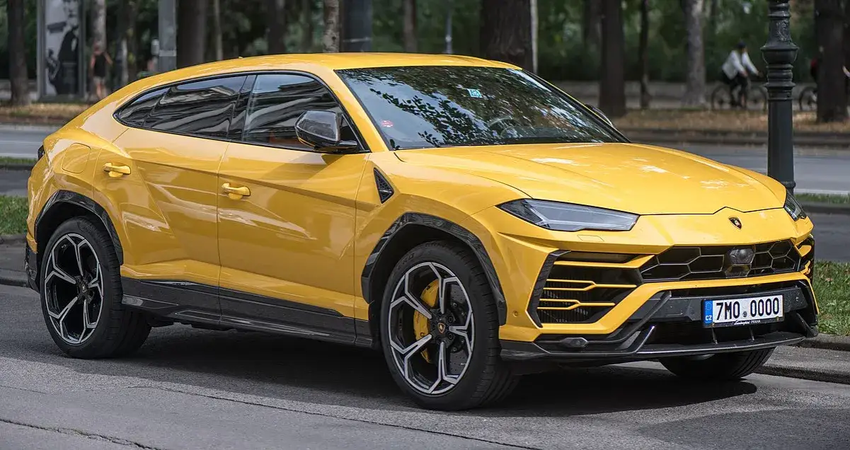 Ile koni ma Lamborghini Urus? Zaskakujące mocne wersje i ich różnice