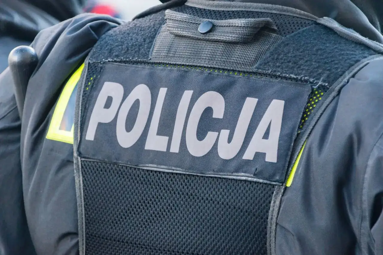 Czy policja może zabrać telefon świadka? Poznaj swoje prawa!