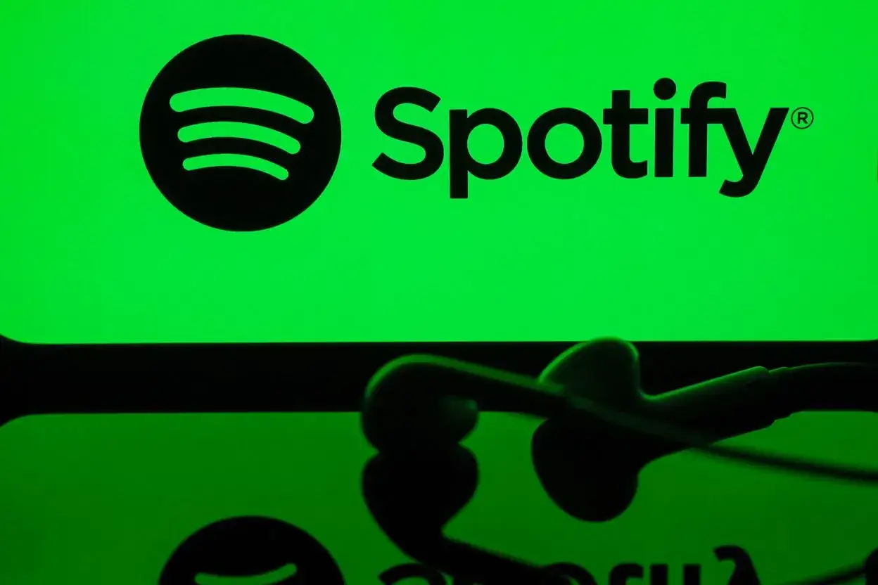 Spotify odtwarza losowo? Poznaj przyczyny i odzyskaj kontrolę
