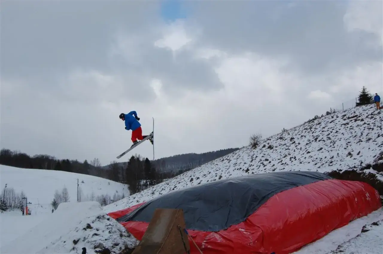 Ile kosztuje zimowe szaleństwo w Koszałkowie-Wieżycy? Cennik 2025