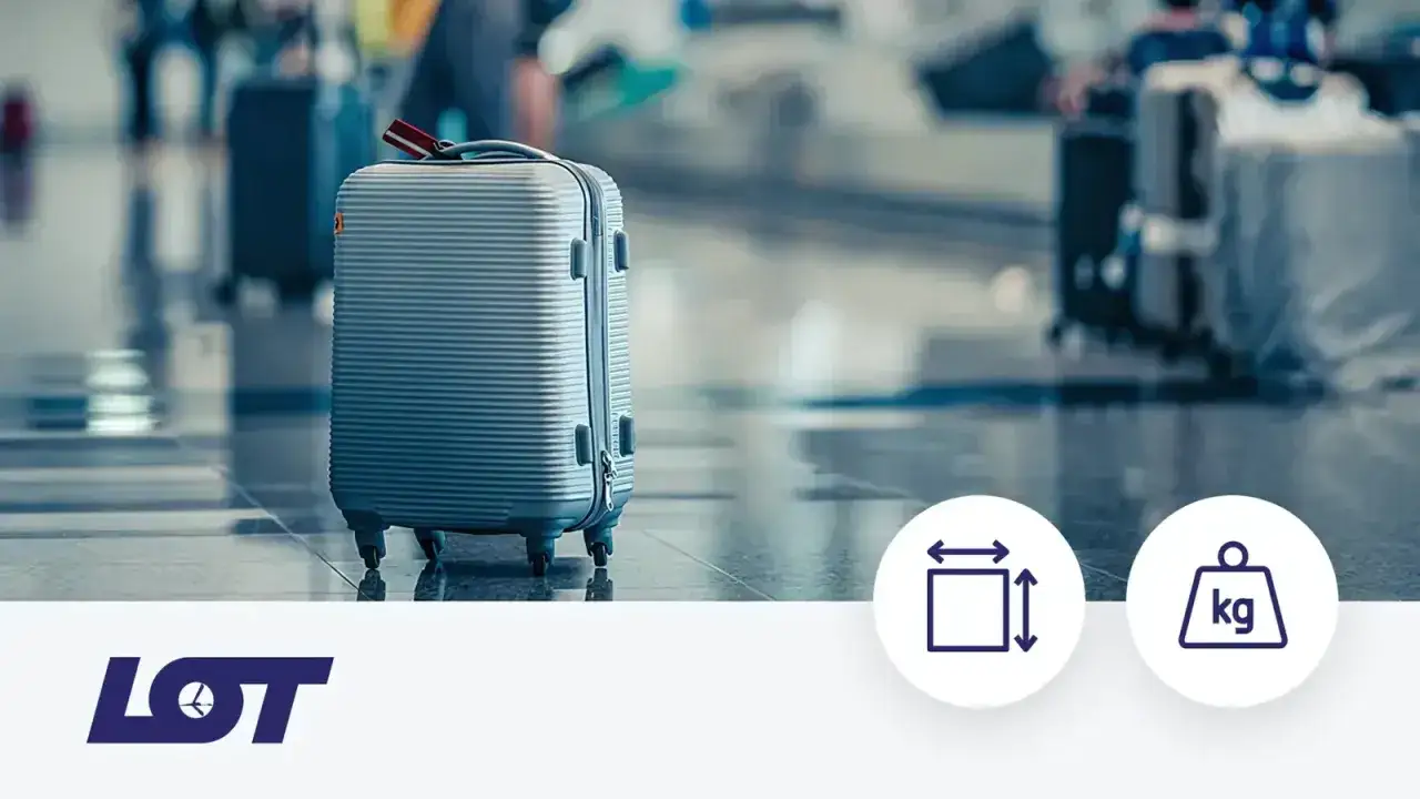 Szary walizka podręczna na lotnisku. Sprawdź, czy LOT waży bagaż podręczny, aby uniknąć niespodzianek.
