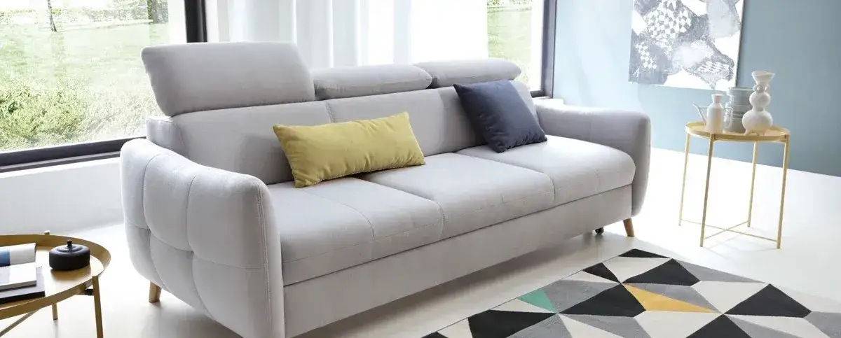 Jakie poduszki do szarego narożnika? Ożyw swój salon stylowo