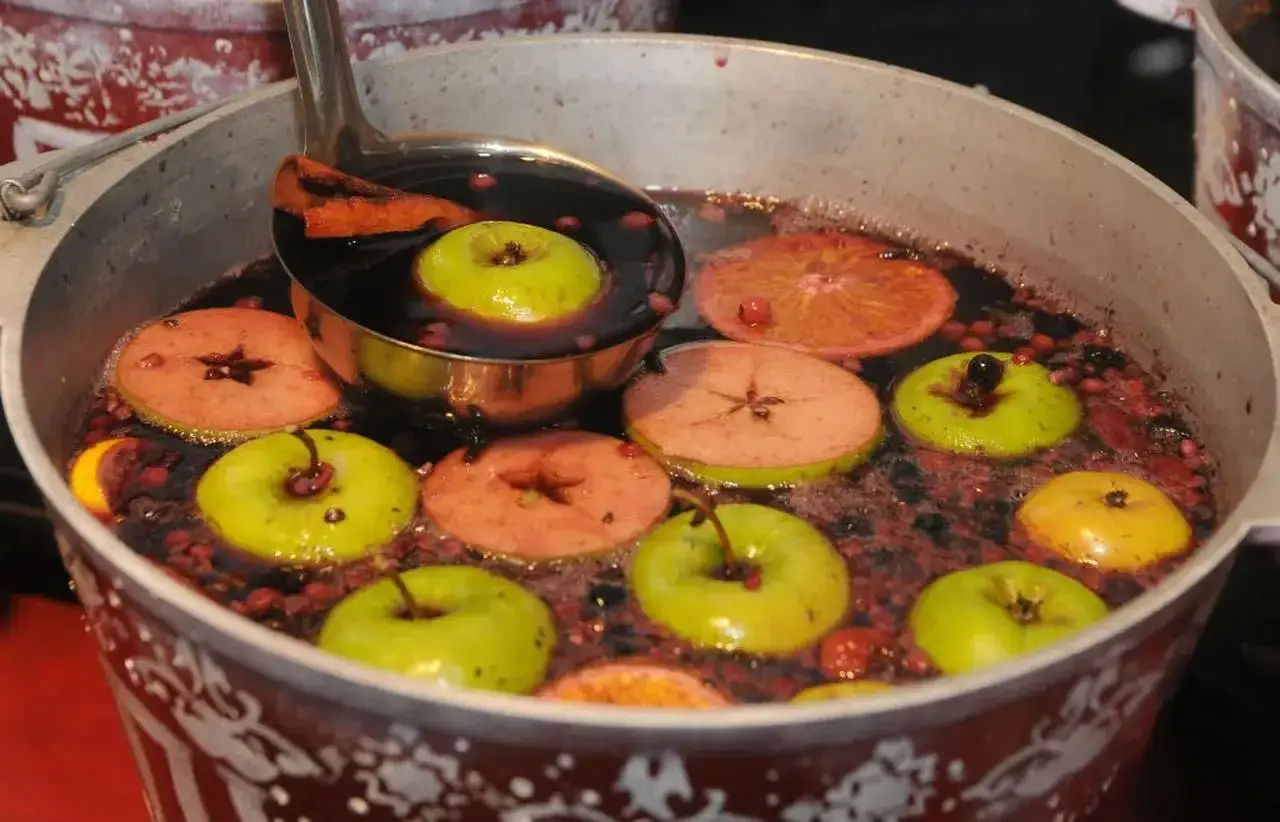 Jak zrobić wino z jabłek? Sprawdzony przepis dla każdego!