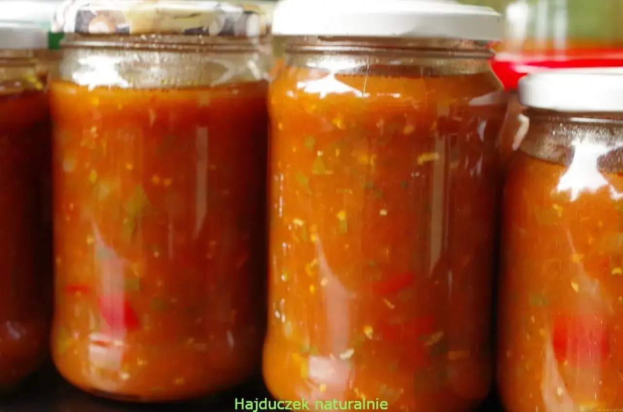 Sos pomidorowy do spaghetti: przepis, sekrety smaku i triki Włochów